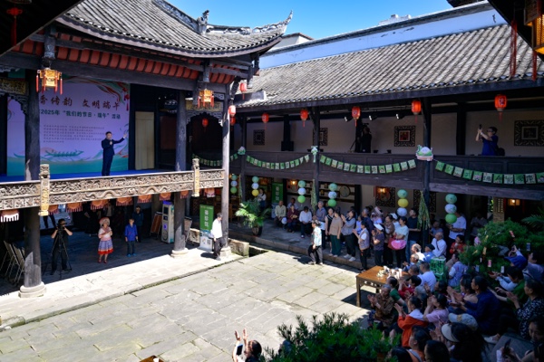 演出現(xiàn)場。綦江區(qū)委宣傳部供圖