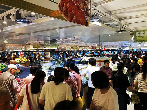 超市開業(yè)現(xiàn)場。小豬臻鮮超市供圖