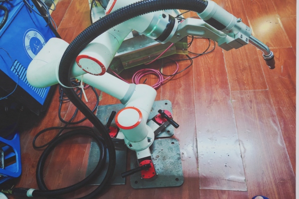 作品“基于視覺(jué)的焊縫定位算法研究與實(shí)現(xiàn)”。重慶理工大學(xué)供圖