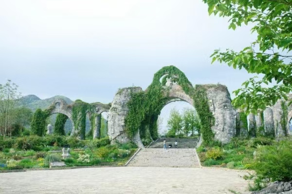 疊石花谷。酉陽(yáng)文旅集團(tuán)供圖