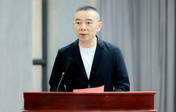 四川美術(shù)學(xué)院院長焦興濤致辭。四川美術(shù)學(xué)院供圖