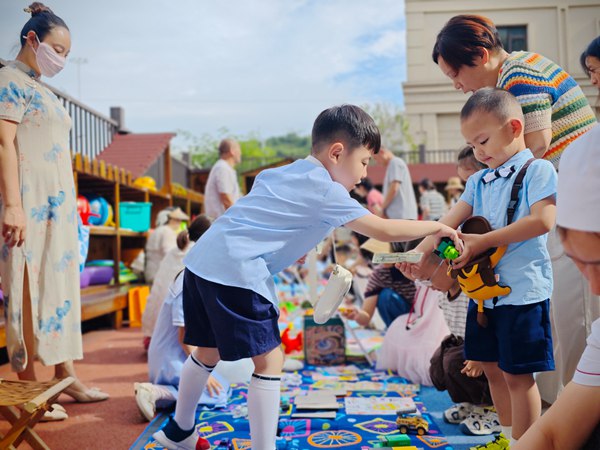 系列活動：跳蚤市場。北碚區(qū)椿山幼兒園供圖