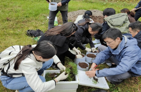研究所工作掠影。重慶市藥物種植研究所供圖