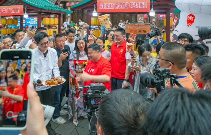 榮昌本土主播正在直播。榮昌區(qū)委宣傳部供圖