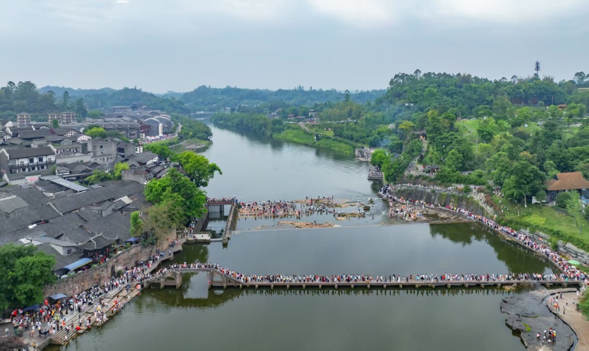 萬靈古鎮(zhèn)。