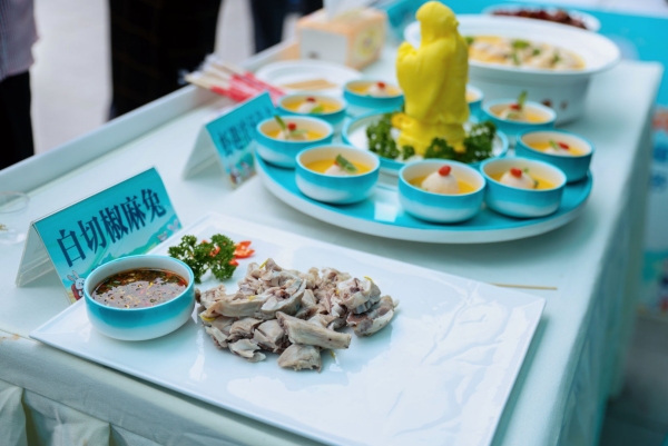 現(xiàn)場兔肉美食飄香。主辦方供圖