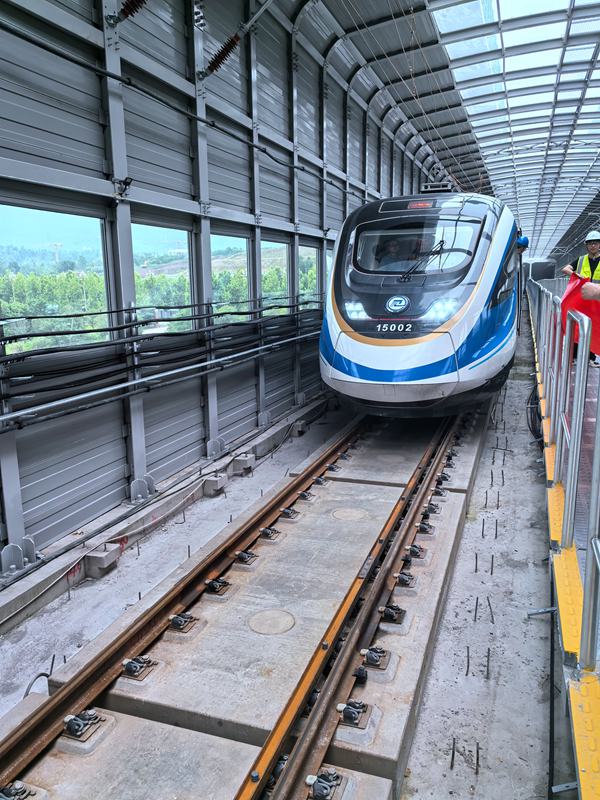 熱滑試驗。重慶交通開投集團交通建設(shè)管理公司供圖