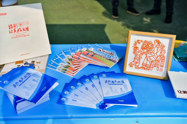 重慶民政將常用民政惠民政策問答匯編成冊(cè)并發(fā)放，供大家查閱。重慶民政供圖