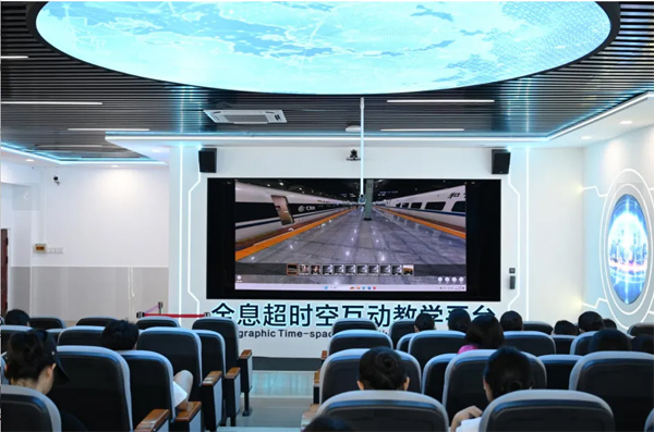 學校學生體驗全息數(shù)字課程。重慶交通職業(yè)學院供圖