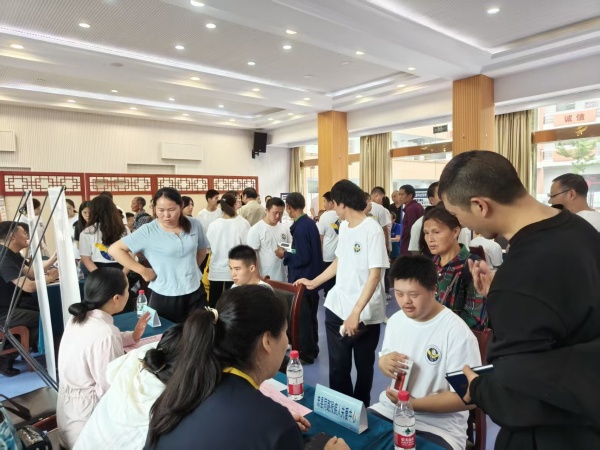 招聘會(huì)現(xiàn)場(chǎng)。忠縣人社局供圖