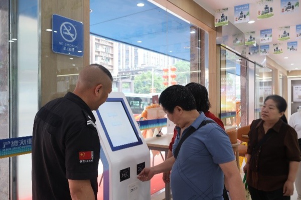 取號辦理業(yè)務(wù)。重慶燃氣集團供圖