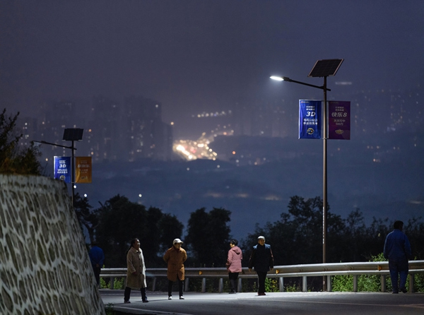 重慶福彩捐建路燈，照亮村民回家路。重慶福彩供圖