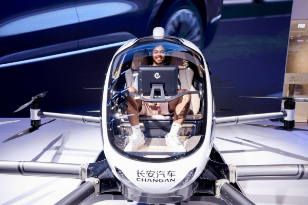 歐洲媒體在重慶車展沉浸式體驗長安最新科技。長安汽車供圖