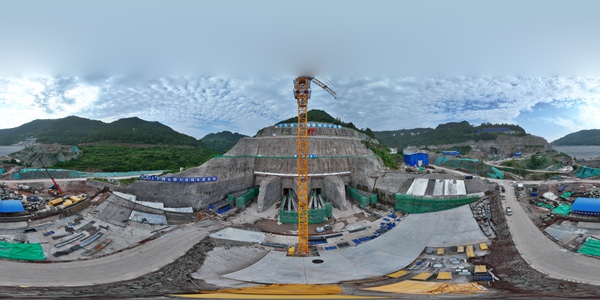 尾水施工。王永吉攝