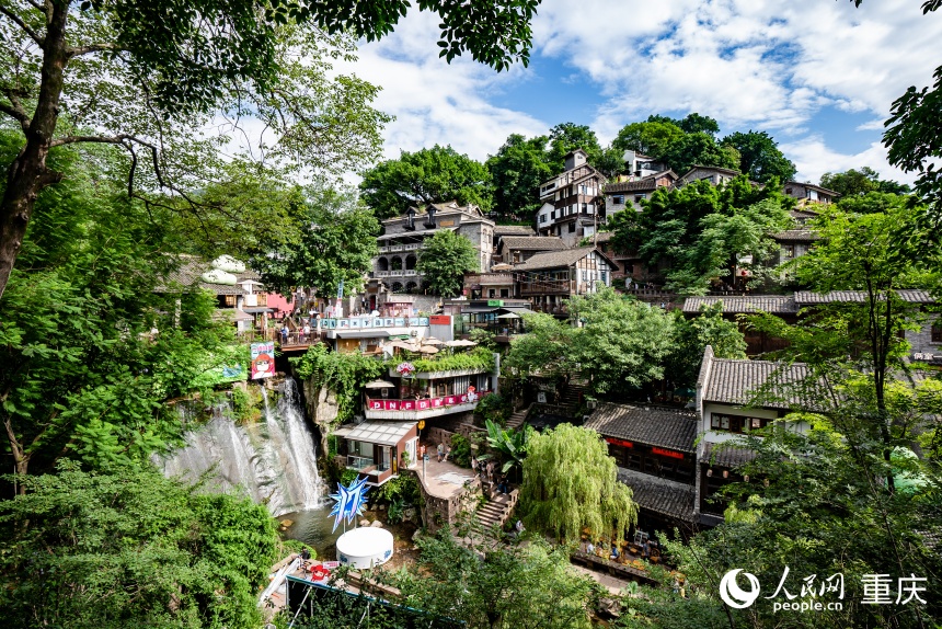 依山而建的下浩里老街。人民網(wǎng)記者 許崢攝