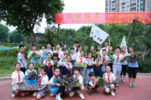 采摘節(jié)活動現(xiàn)場。張源攝