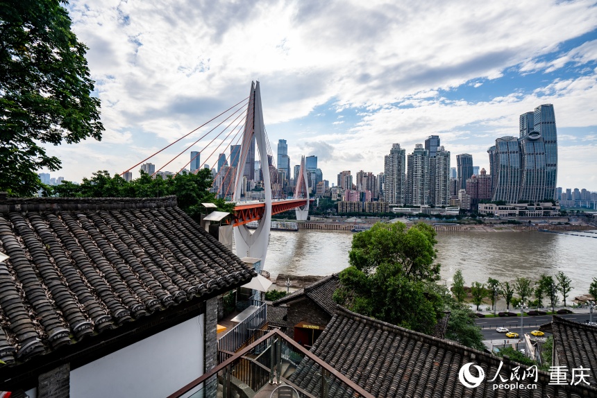 從下浩里老街遠眺渝中半島。人民網記者 許崢攝