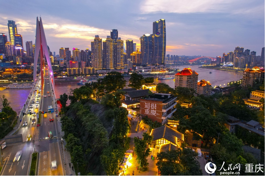 “南濱C灣”城市夜景。人民網 鄒樂攝