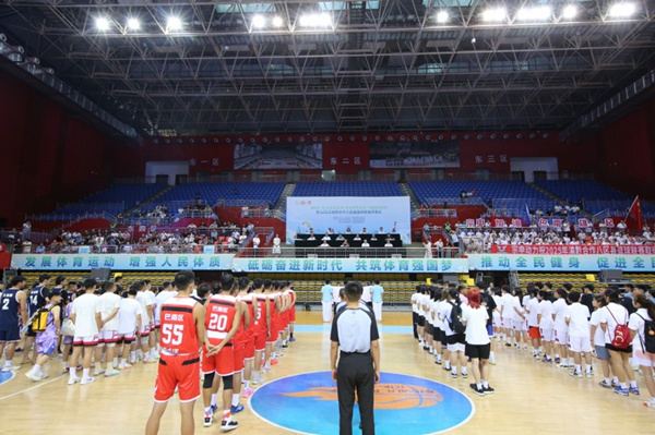 2025渝黔合作八區(qū)縣籃球聯(lián)賽開幕式現(xiàn)場。巴南區(qū)融媒體中心供圖