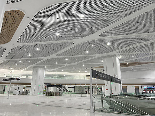 軌道交通6號(hào)線東站段重慶東站站點(diǎn)。唐鑫攝