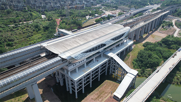 劉家坪站屋頂光伏發(fā)電站。中國電建供圖