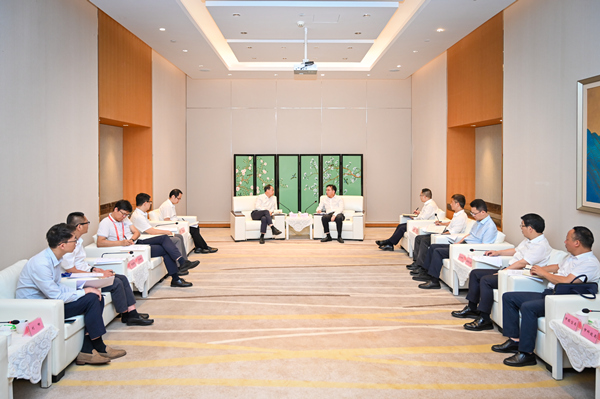 重慶大學(xué)與四川省南充市政府舉行校地合作座談會。陳林攝