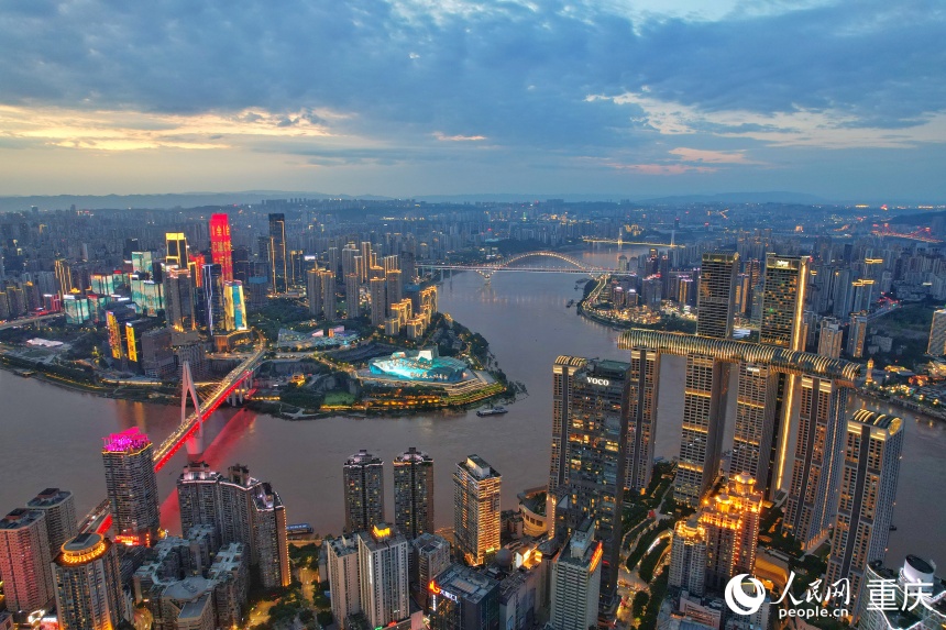 重慶兩江夜景。人民網(wǎng) 鄒樂攝