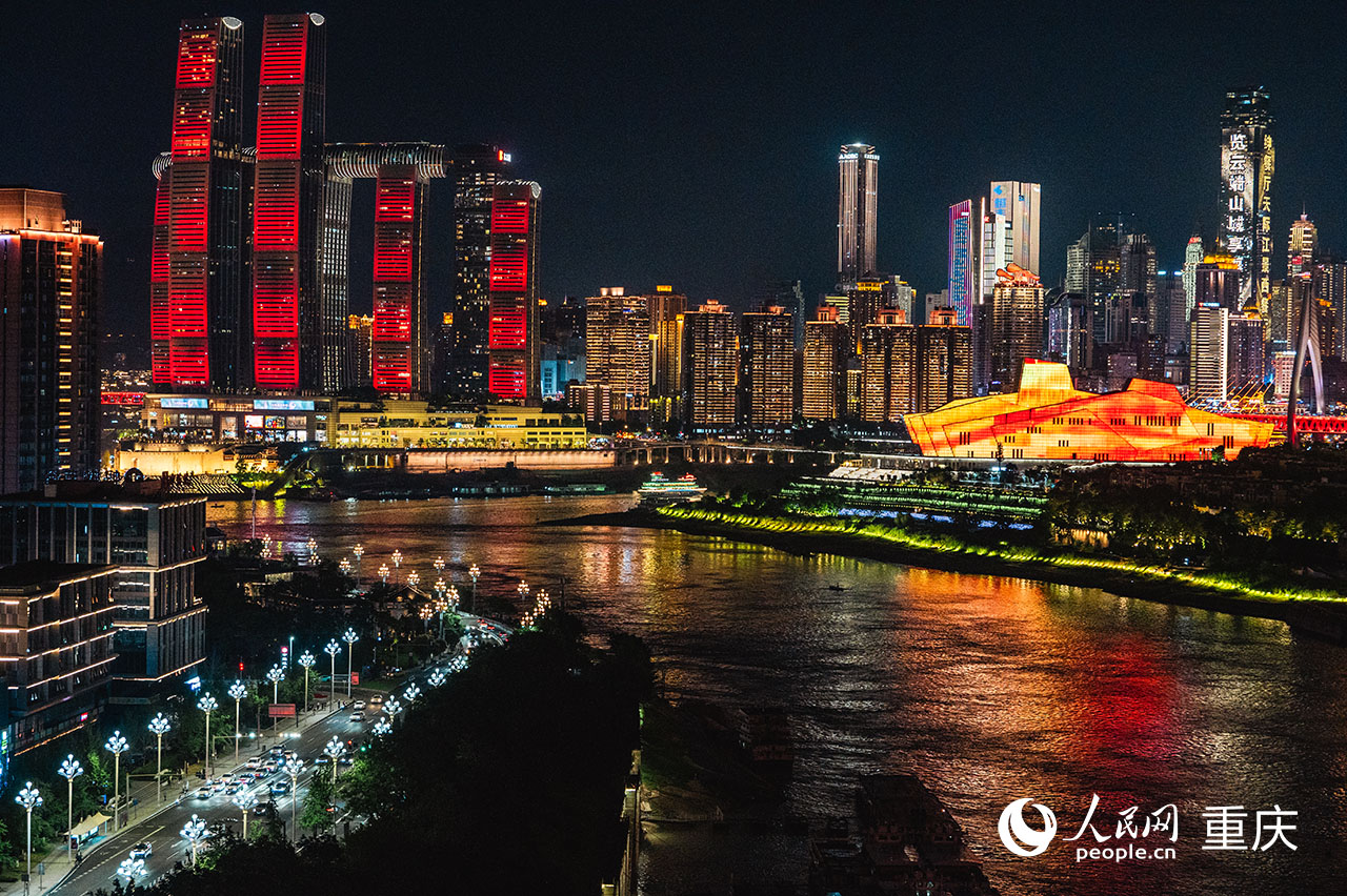 重慶兩江夜景。鄒樂攝