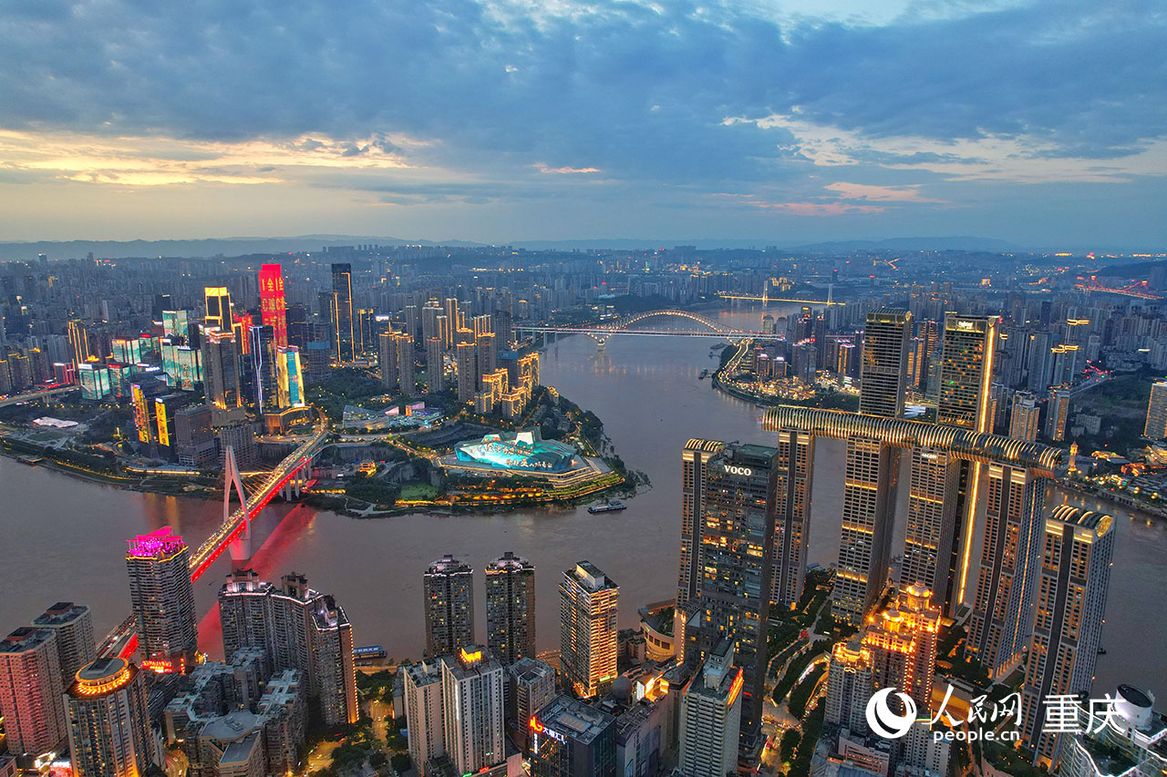 重慶兩江夜景。人民網(wǎng) 鄒樂攝