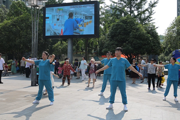 “心臟健康操”演示。重慶西區(qū)醫(yī)院供圖