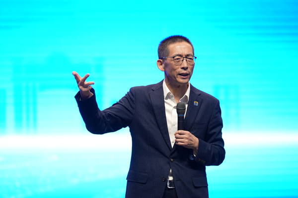 施一公院士來校作演講。西南大學(xué)附中供圖