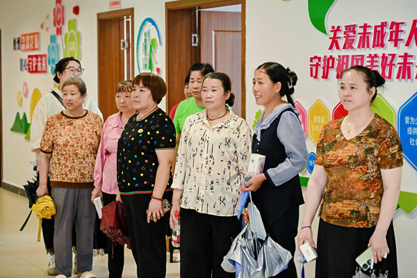 市民參觀了解渝北區(qū)救助管理站設(shè)施和救助情況。主辦方供圖