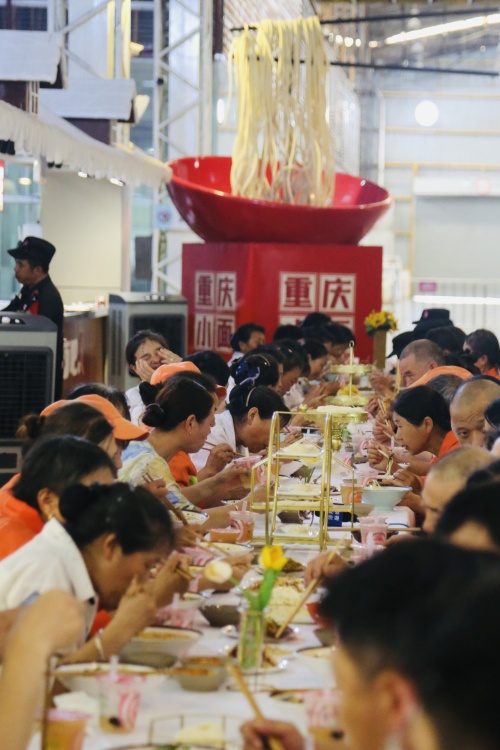 長桌宴現(xiàn)場。景區(qū)供圖