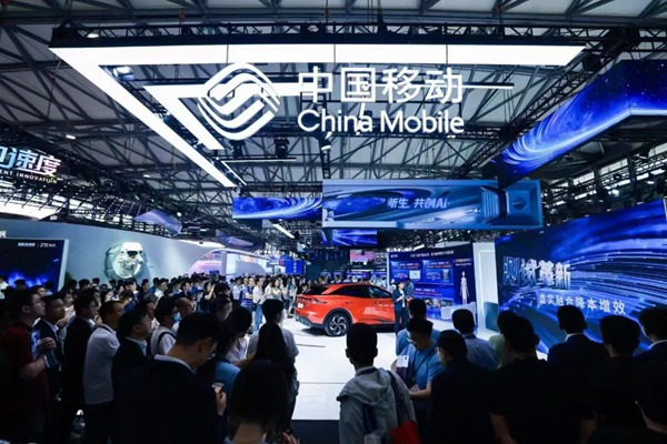 重慶移動(dòng)與深藍(lán)汽車聯(lián)合打造的智能座艙亮相MWC上海2025。重慶移動(dòng)供圖