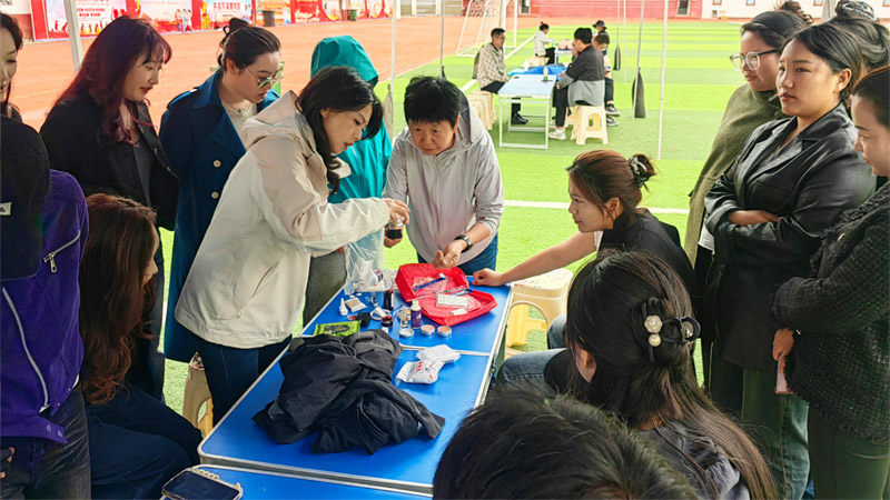 開展院前急救培訓。重慶市衛(wèi)健委供圖