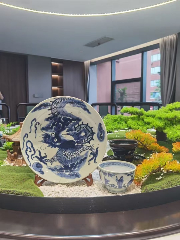 宴席使用的器皿。任峰攝