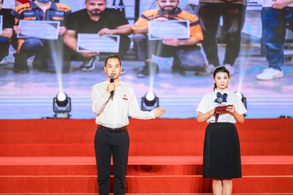 重慶市五一勞動(dòng)獎(jiǎng)?wù)芦@得者張晉源講述“職教出?！钡墓适?。重慶工業(yè)職業(yè)技術(shù)學(xué)院供圖