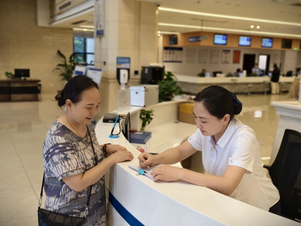 企業(yè)群眾“就近辦”“多點可辦”。大足區(qū)委宣傳部供圖