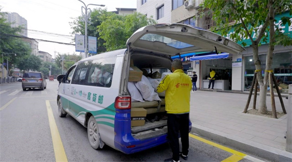 客貨郵融合發(fā)展給村民帶來了極大便利。大足區(qū)融媒體中心供圖