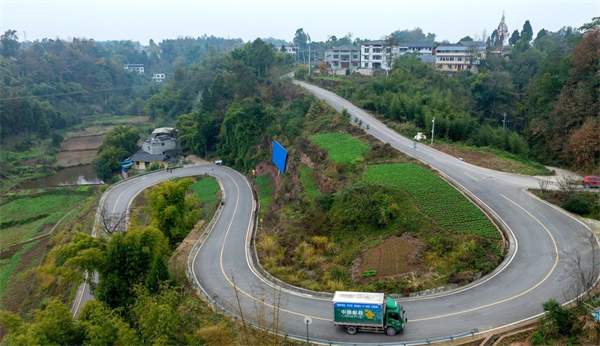 大足區(qū)鋪就鄉(xiāng)村振興“快車道”。大足區(qū)融媒體中心供圖