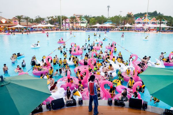 夢界水世界，納涼好去處。鄭城東攝