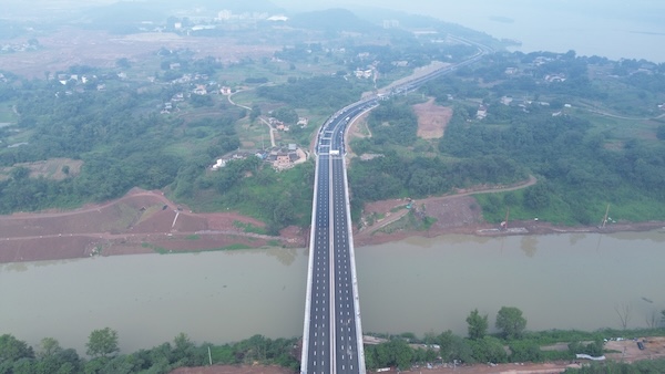 江津區(qū)支坪綦河大橋及引道工程。項(xiàng)目部供圖