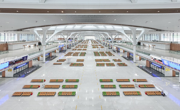 重慶東站候車大廳。中鐵建工集團供圖