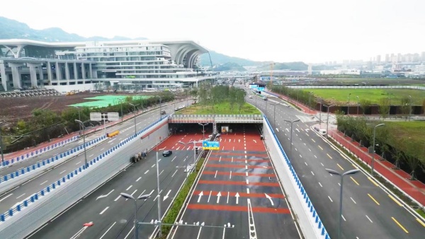 骨架道路是東站高效運(yùn)轉(zhuǎn)的交通動脈。重慶設(shè)計(jì)集團(tuán)有限公司市政設(shè)計(jì)研究院供圖