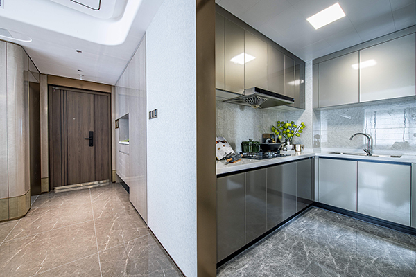 中綠江州樣板間實(shí)景圖，非交付標(biāo)準(zhǔn)，拍攝于2024年8月。中國綠發(fā)重慶公司供圖