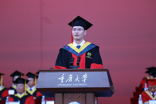 研究生代表錢泉發(fā)言。張源攝