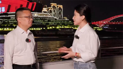 行進(jìn)中國(guó)丨記者Vlog：坐游輪賞三峽重慶是一座山水之城，來(lái)重慶旅游，除了打卡8D城市景觀，還別忘了體驗(yàn)一下“朝辭白帝彩云間，千里江陵一日還”的三峽風(fēng)光。