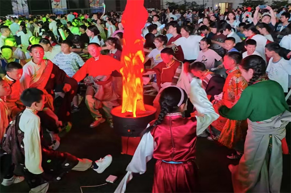 晚會現(xiàn)場。重慶市人力資源開發(fā)服務中心供圖