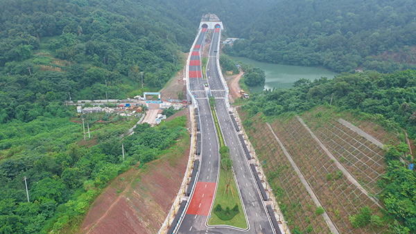 興黃路工程(原茶黃路工程)建成通車。中建五局供圖