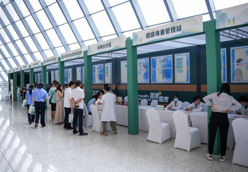 義診現(xiàn)場(chǎng)。重慶市衛(wèi)健委供圖